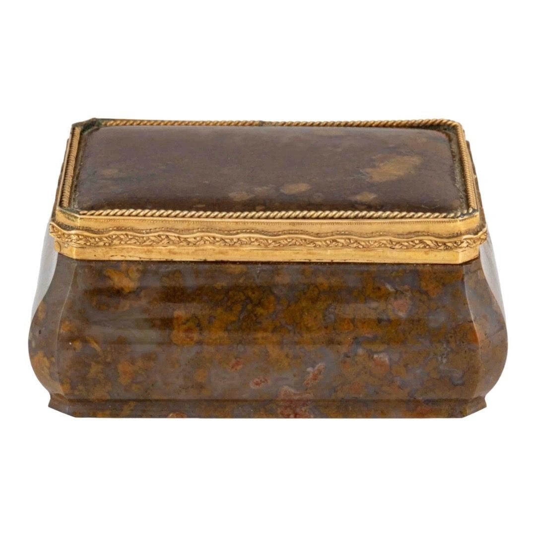 A Gold Mounted Moss Agate Snuff Box