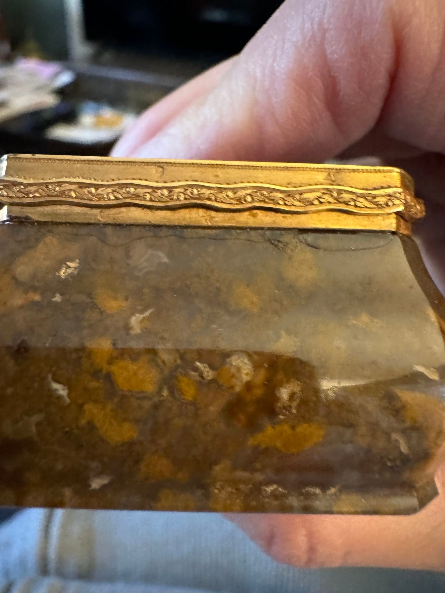 A Gold Mounted Moss Agate Snuff Box