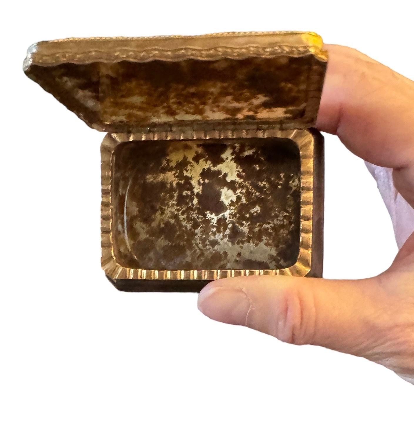 A Gold Mounted Moss Agate Snuff Box