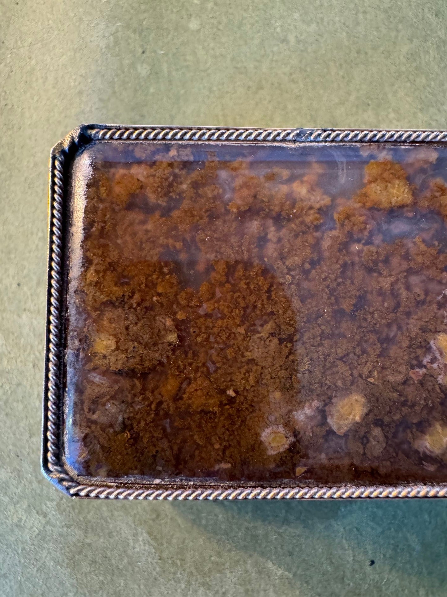 A Gold Mounted Moss Agate Snuff Box