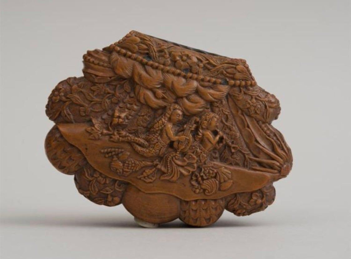 French Carved Snuff Box, Mid-19th Century