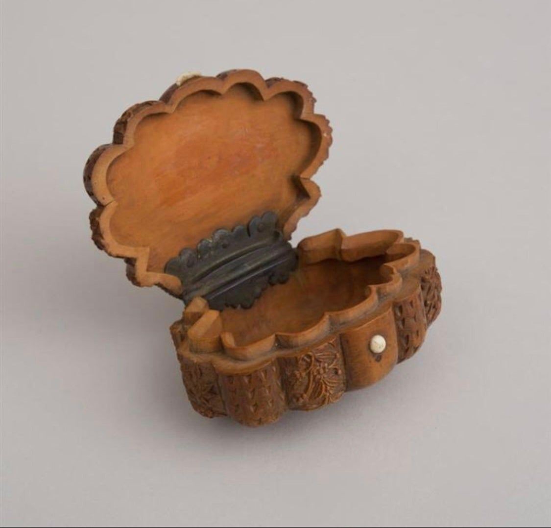 French Carved Snuff Box, Mid-19th Century