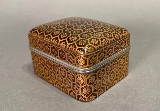 A Japanese Edo Period Lacquer Kogo (Incense) Box, late 17/early 18th Century