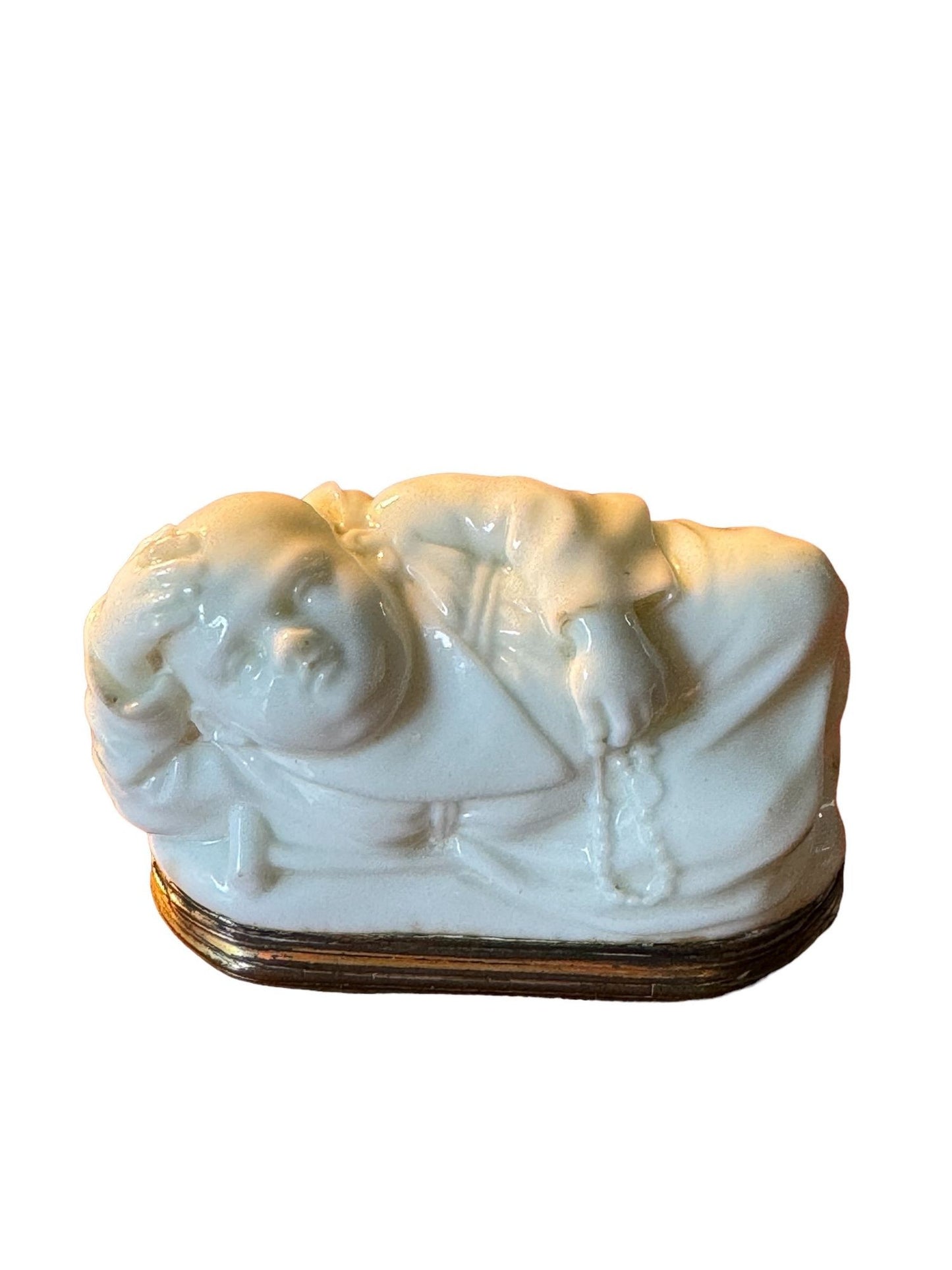 A GILT-METAL MOUNTED SNUFF BOX Circa 1750, probably Saint-Cloud