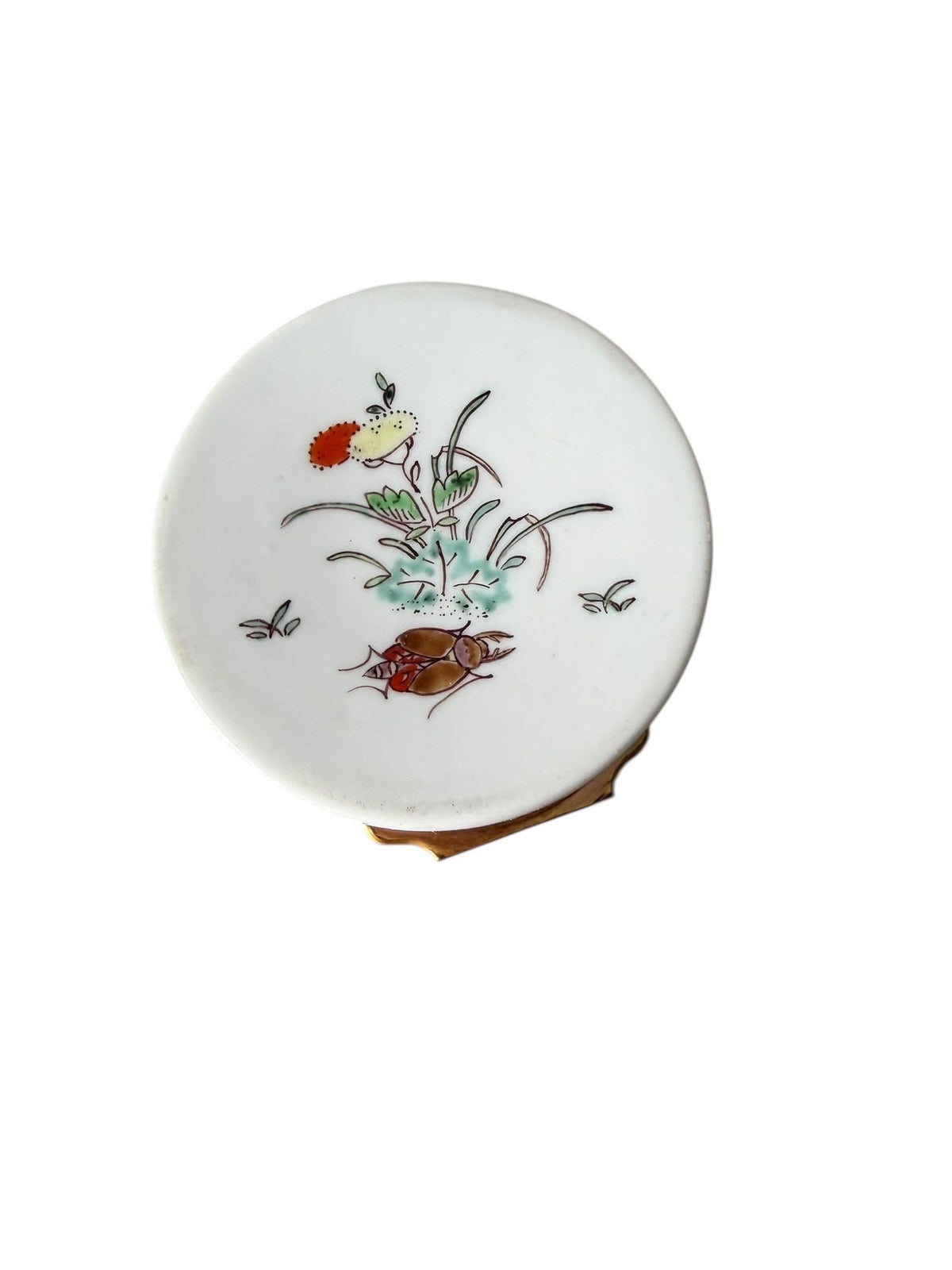 Chantilly Kakiemon Circular Soft Paste Snuff Box, circa 1745