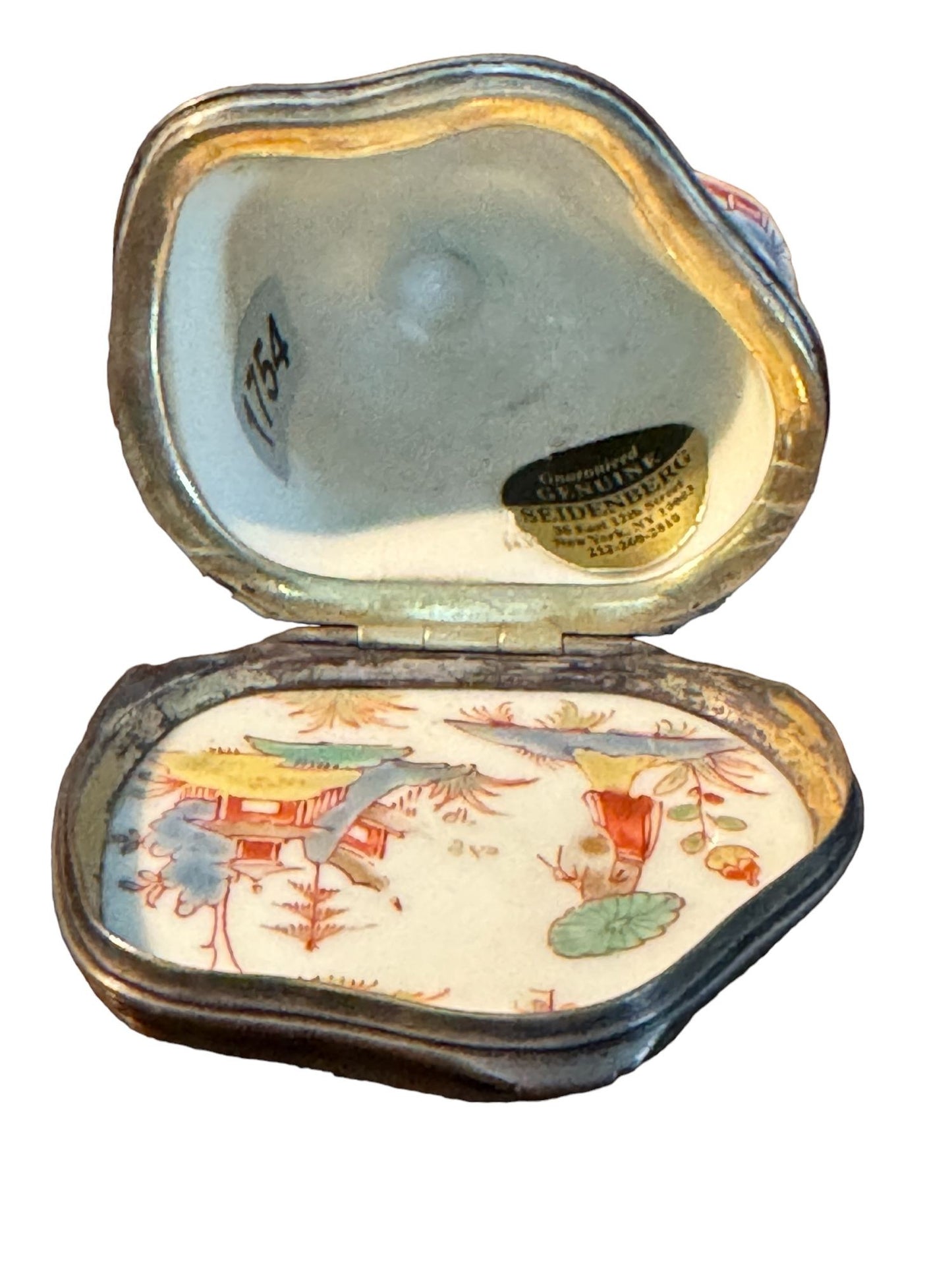 A St. Cloud Silver Mounted Snuff Box depicting a Figure of a Magot, circa 1740