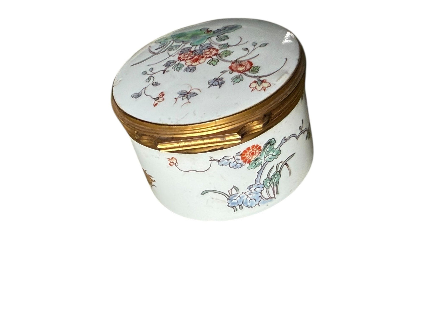Chantilly Kakiemon Circular Soft Paste Snuff Box, circa 1745