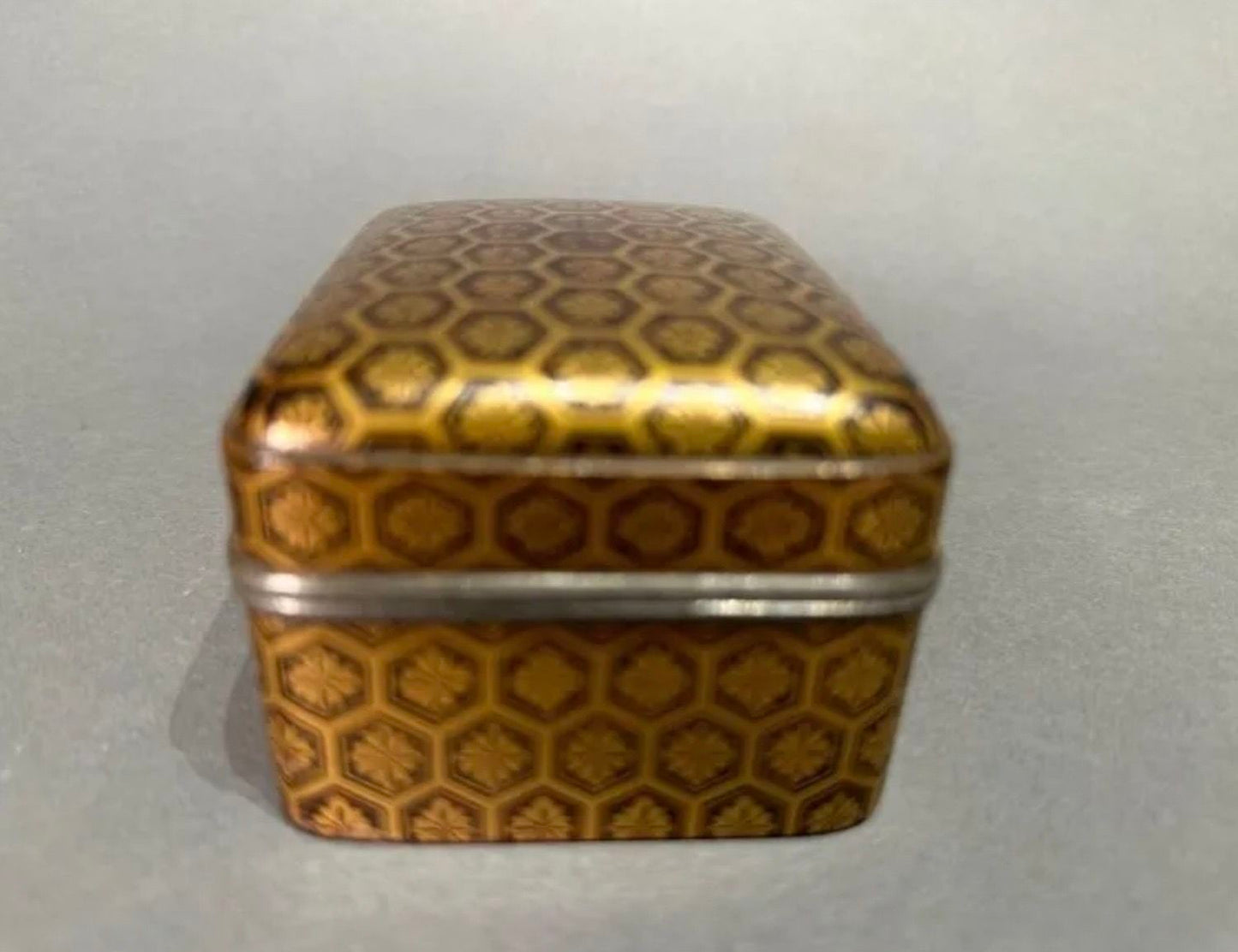 A Japanese Edo Period Lacquer Kogo (Incense) Box, late 17/early 18th Century