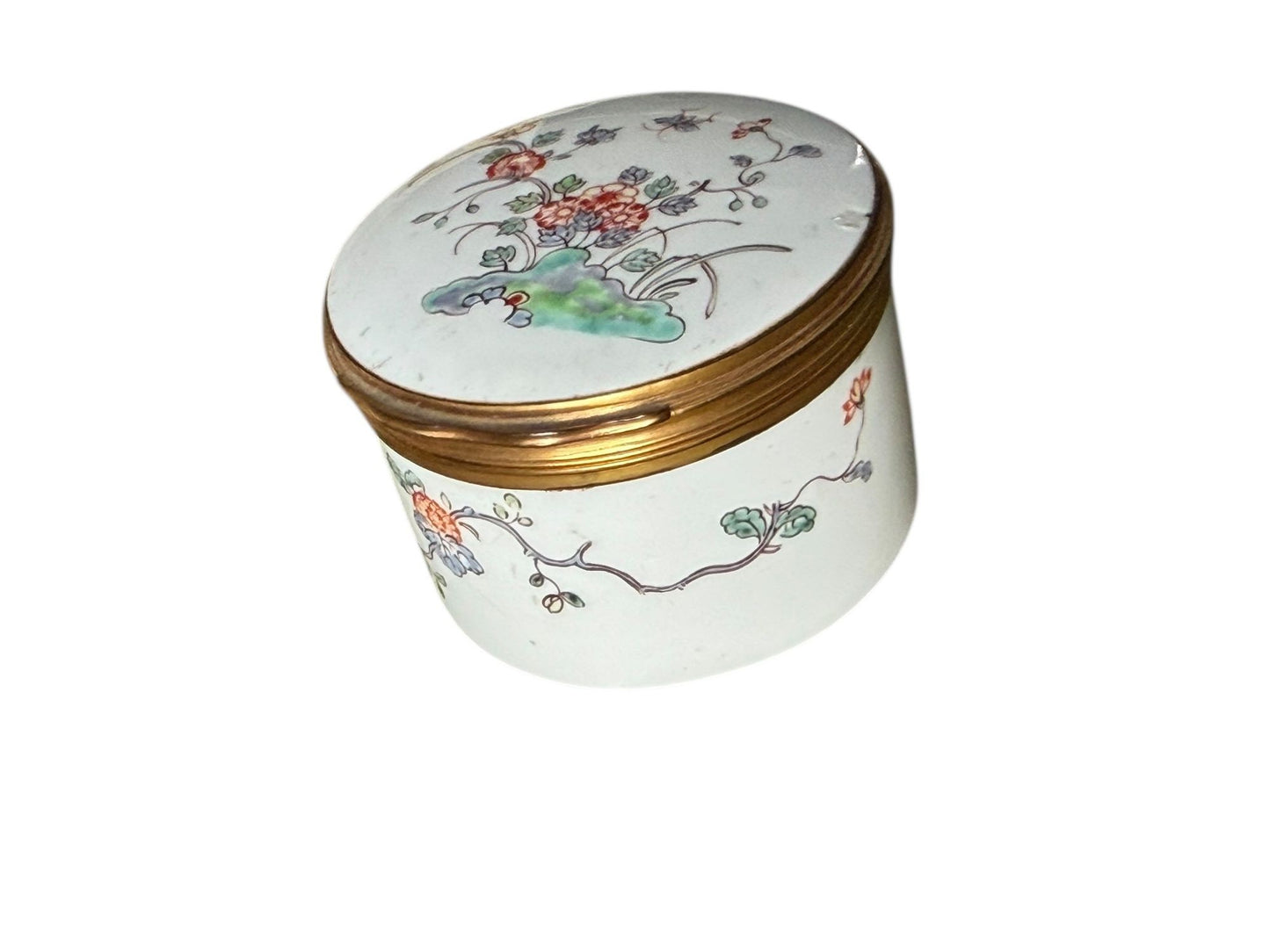 Chantilly Kakiemon Circular Soft Paste Snuff Box, circa 1745