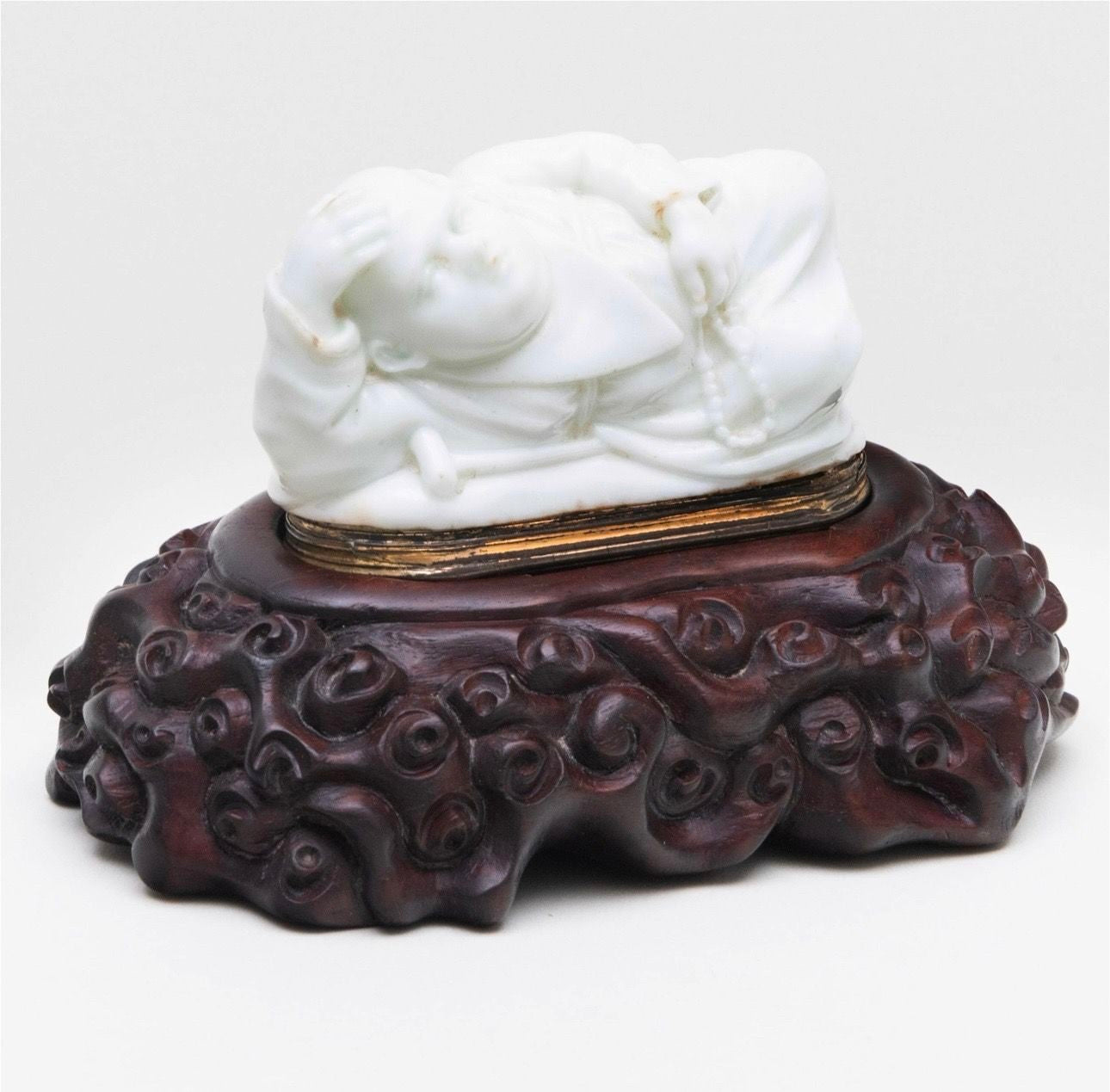 A GILT-METAL MOUNTED SNUFF BOX Circa 1750, probably Saint-Cloud