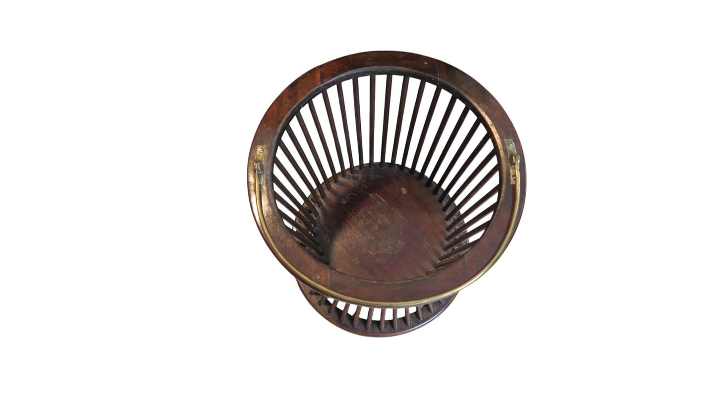 A George III Tapering Mahogany and Brass-lined Reeded Plate Bucket, Early 19th century