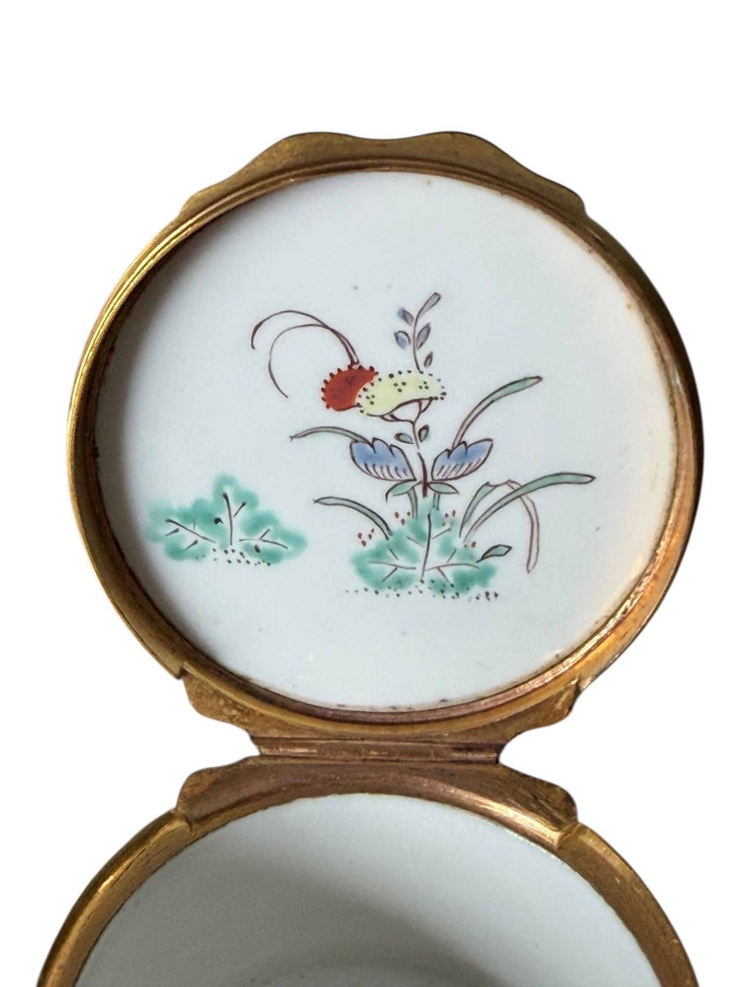 Chantilly Kakiemon Circular Soft Paste Snuff Box, circa 1745