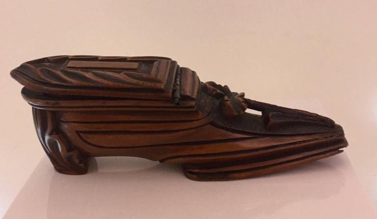 Carved Shoe Form Treen Snuff Box with Carved Shamrock, 19th Century