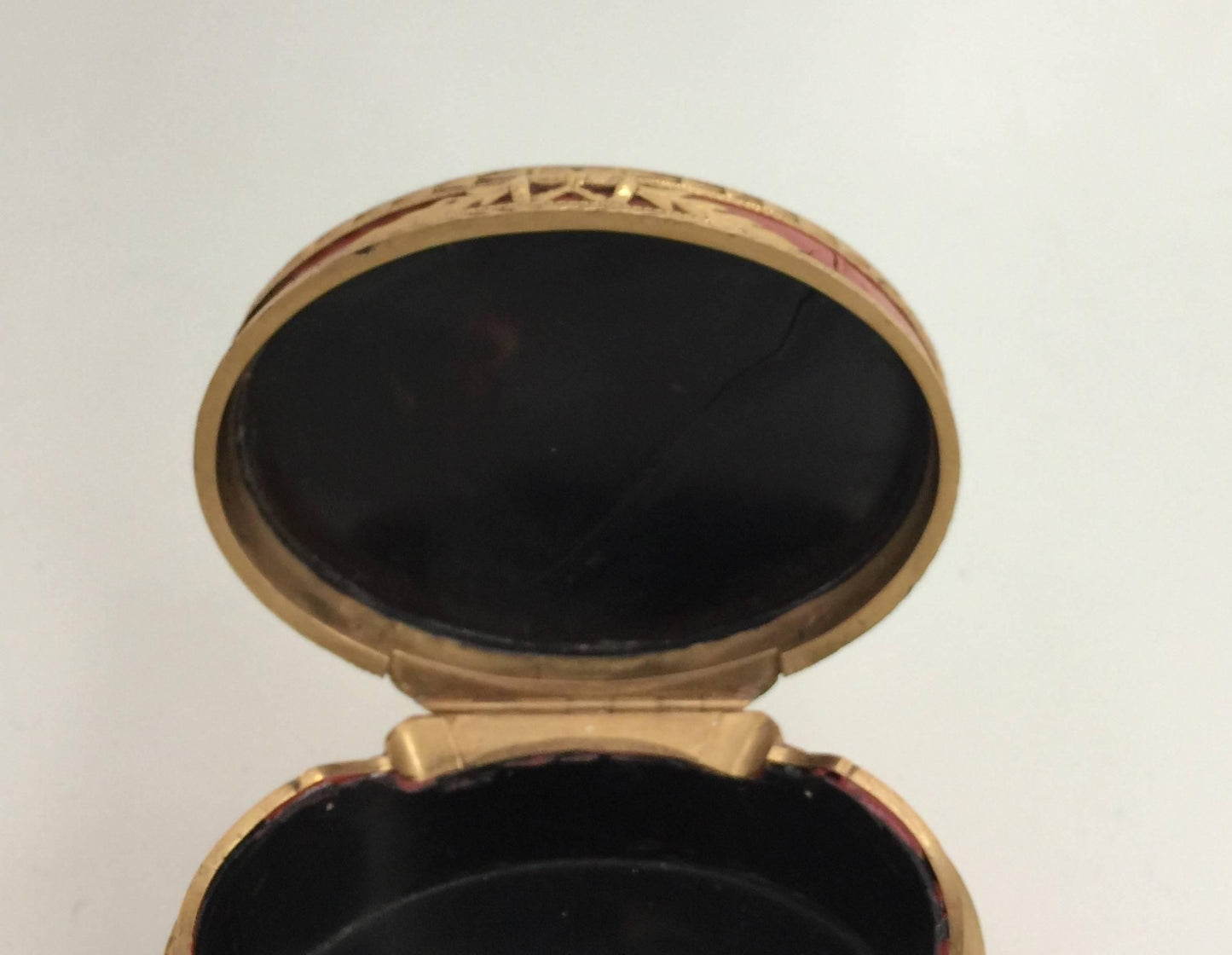 Louis XV Gold-Mounted Lacquer Snuff Box
